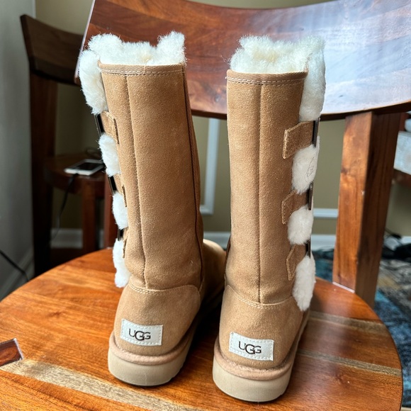 Women’s UGG Chestnut Klea Boots - Picture 10 of 16